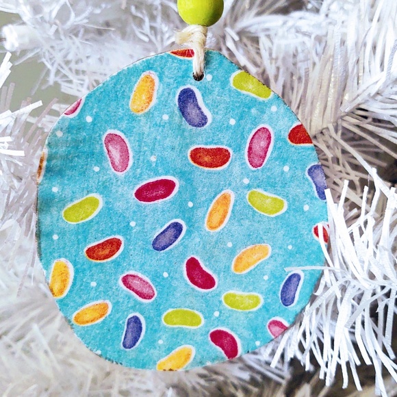 HAND CRAFTED SPRING/EASTER JELLY BEANS BEADED WOOD ORNAMENT/TIERED TRAY DECOR - Picture 2 of 4